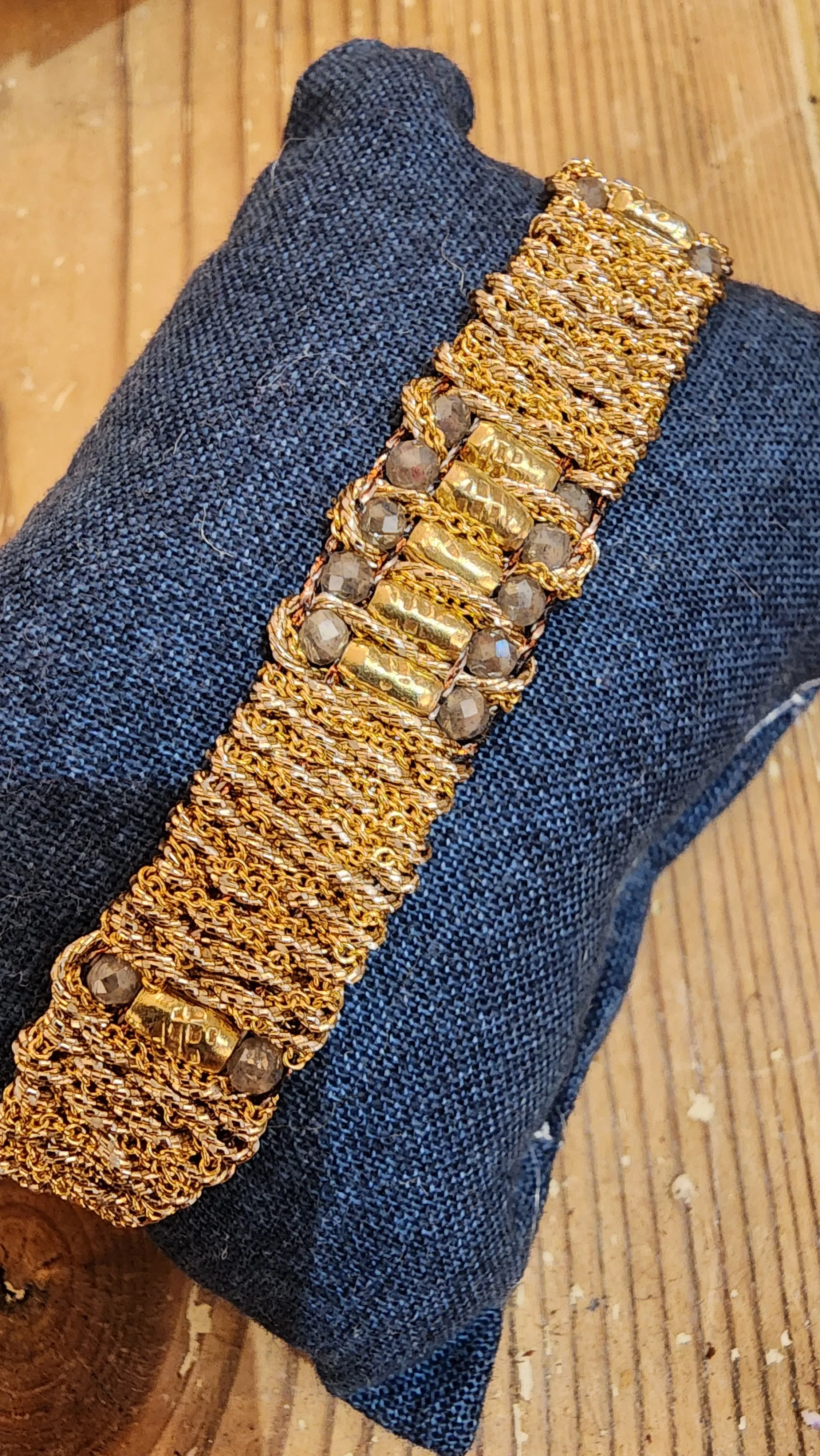 Hand loom gold plated bracelet - Dheli