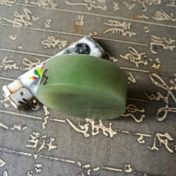 Natural Kunlun Jade Rough Nephrite Raw (129g, 5.4X1.9cm)