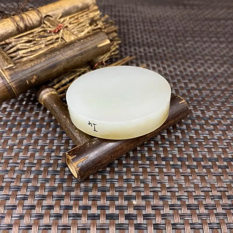Natural Kunlun Jade Rough Nephrite Raw (74g,5.4X1.1cm)